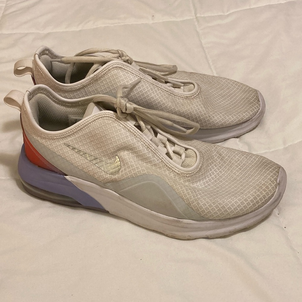 Nike Air Max Motion 2 Running Shoes Womens 9 White Trainers Sneakers CW5594-100